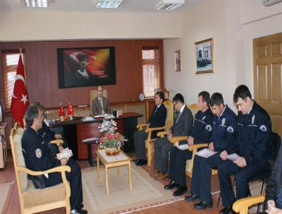 KEMAL NAZLı - Başarılı Polislere Kaymakam Nazlı'dan Taktirname...