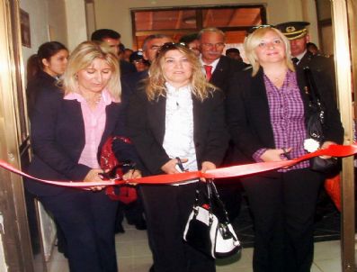 FIKRET AKOVA - Burhaniye'de Mahkumların Eserleri Sergilendi