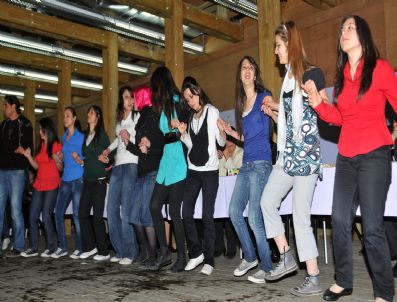 SEMA DOĞAN - Gümüşhane'de Yurt-kur Öğrencileri İçin Müzik Eğlence Programı