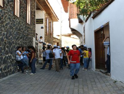 MUZAFFER ŞAHINER - Kula Turizmi Konaklama Sıkıntısı Çekiyor