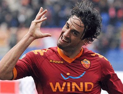 LUCA TONİ - Luca Toni Fener'e sıcak bakıyor