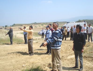 ADEM USLU - Sarıgöl Polisinden Tabanca Atış Tatbikatında Tam İsabet