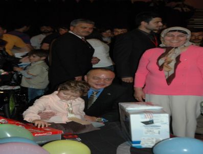 SALIH GÜRHAN - Üniversiteli Öğrencilerden Örnek Davranış