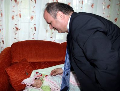 Vali Özdemir Çakacak Hlh Hastası 15 Aylık Zeynep Bebeğin Ailesini Ziyaret Etti
