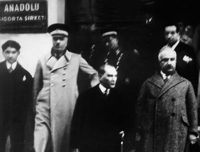 İLHAN YERLIKAYA - Atatürk'lü reklam cezadan zor kurtuldu