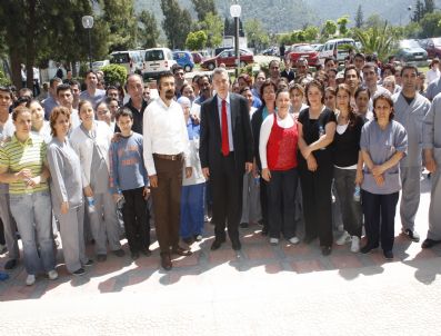 İŞÇI BAYRAMı - Deü Hastanesi'nde İşçiler 1 Mayıs'ı Kutladı