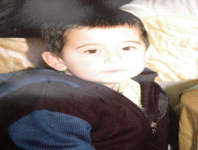 Foseptik Çukuruna Düşen Minik Emirhan Hayat Mücadelesi Veriyor