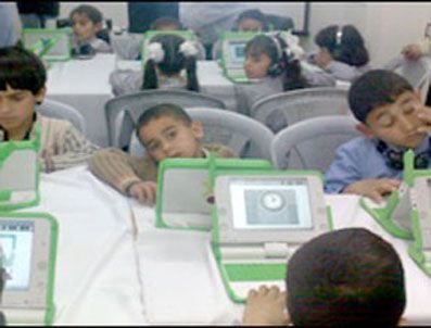 Gazze'de çocuklara bedava dizüstü bilgisayar
