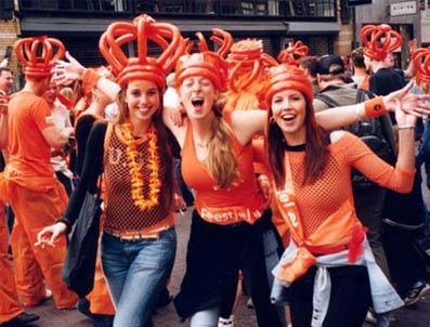 Hollanda milli rengi 'Portakal'a büründü