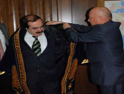 HALIS PEKER - Özbek İşadamlarından Vali Coş'a Ziyaret