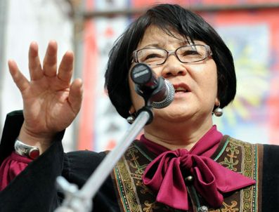 ROZA OTUNBAYEVA - İsyanın arkasında bulunan kadın Roza Otunbayeva