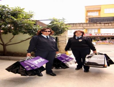 ERDAL ÖZDEMIR - Manavgat Polisinden İhtiyaç Sahibi Öğrencilere Giysi Yardımı