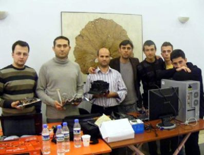 ROBOT YARIŞMASI - Mucur Odtü Robot Yarışmasına 3 Robotla Katıldı