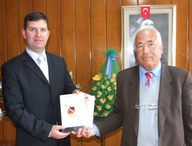 Elbistan Emniyeti'nden Kitap Bağışı