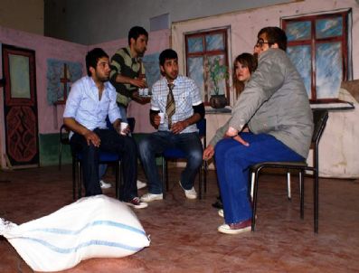 FERHAT KURTOĞLU - Erciş Myo Öğrencilerinden Kardeş Okul Yararına Gece