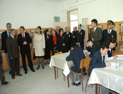 Erzincan Emniyeti'nden Kitap Bağışı