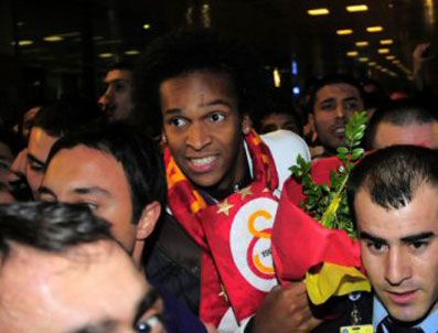 REINA - Jo gece alemlerinde sınır tanımıyor