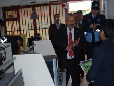 ALI GÖZEN - Turhal'da İnternet Kafeler Denetlendi