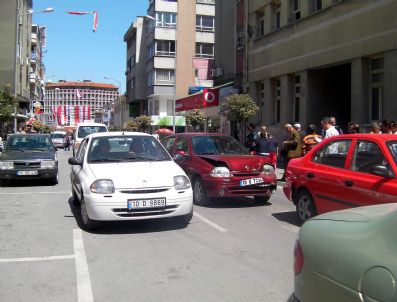 Balıkesir'de Meydana Gelen Kazada Trafik Felç Oldu