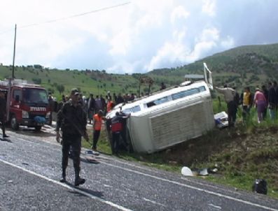 Ergani'de Trafik Kazası: 1 Ölü, 10 Yaralı
