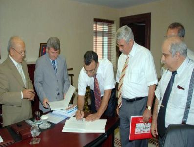 Gülen Koleji öğrencileri istihdam fuarını gezdi