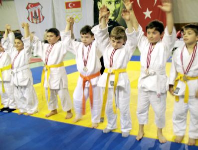 İhlas Koleji'nden 12 Birincilik