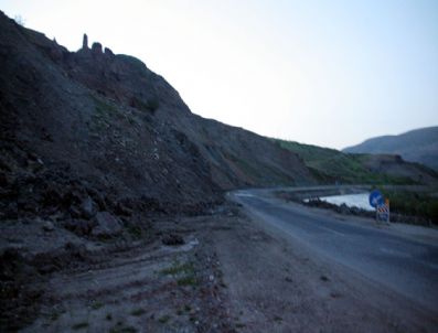 Siirt-baykan Karayolu 6 Aydır Tek Şeritten Trafik Sağlanıyor