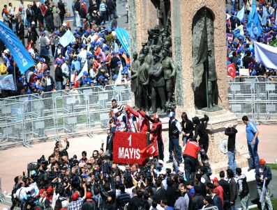 ŞIŞHANE - Taksim Atatürk Anıtı İşçilerle Doldu