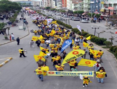 İŞÇI BAYRAMı - Uşak'ta Bir Mayıs Kutlamaları