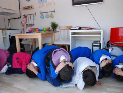 BAŞYURT BELDESI - Deprem Tır'ı Erzincan'da