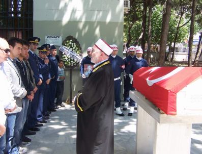 İntihar Eden Bandırmalı Astsubay Toprağa Verildi Haberi