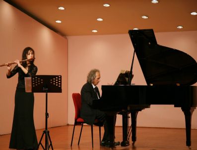 ERGIN ORBEY - Piyano Sanatçısı Farkas, Kızıyla Birlikte Konser Verdi