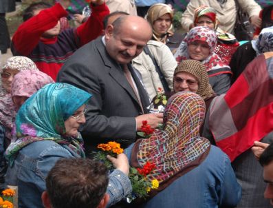 Rize'de Annelere 5 Bin Çiçek