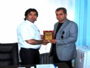 Başarılı Komisere Plaket Verildi