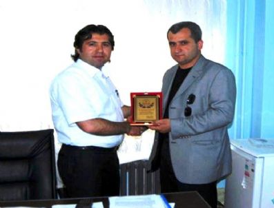 OSMAN GÜNGÖR - Başarılı Komisere Plaket Verildi