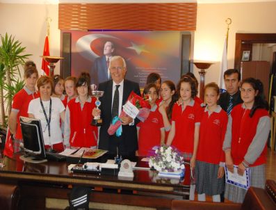 ROBOT YARIŞMASI - Başarılı Öğrencilerden Posbıyık'a Ziyaret