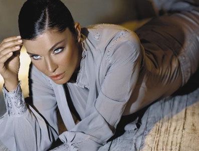 DENİZ AKKAYA - Deniz Akkaya resti çekti