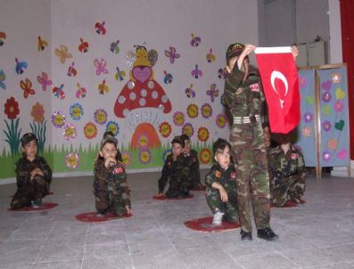 İSMAIL AKSOY - Gediz Atatürk İlköğretim Okulu Anasınıfı Öğrencileri Anneleri Duygulandırdı