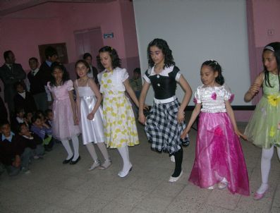 AHMET ODABAŞ - İlköğretim Okulu Öğrencilerinden Anneler Günü Programı