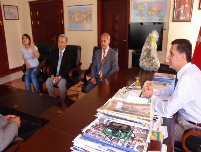 TURHAN AYAZ - Kilis Final Dershanesi'nden Vali Ayvaz'a Ziyaret