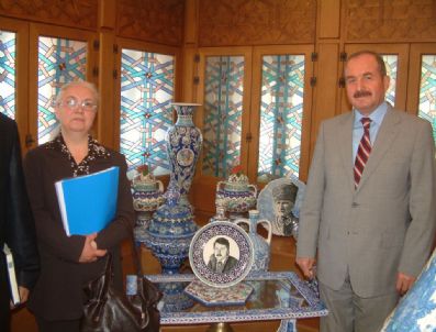 Merhum Sadık Atakan'ın Çini Eserleri Valilikte Sergilenecek