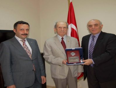 CENGIZ HOROZOĞLU - Simav'da En Yaşlı Emekliye Plaket