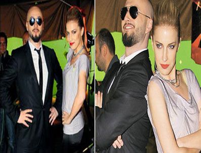 BURCU ESMERSOY - Spiker Burcu Esmersoy, şimdi de klip yıldızlığına soyundu