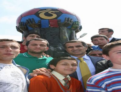 İBRAHİM YATTARA - Sürmene'de Trabzonspor Anıtı Açıldı