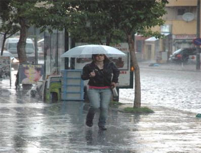 İSMAIL TAŞDEMIR - Taşlıçay'da Sağanak Yağmurlar Hayatı Felç Etti