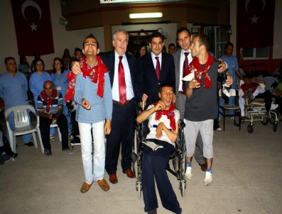 KADIR MUTLU - 1 Günlük Engelli Askere Kına Gecesi