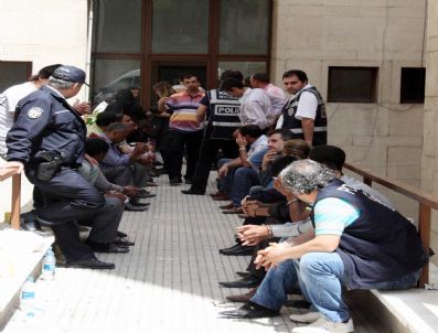 Açılım Bekleyen Romanlara Nefes Kesen Operasyon