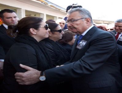 KOCATEPE CAMII - Baykal, Evinin Önünde Açlık Grevi Yapan Partili Gençleri Ziyaret Etti