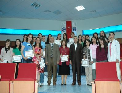 Evlilik Kursunu Bitiren Öğrencilere Sertifikaları Verildi