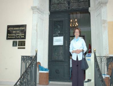 CEVAT DURAK - Tarihi Köşkün Özel Konuğu; Özden Toker